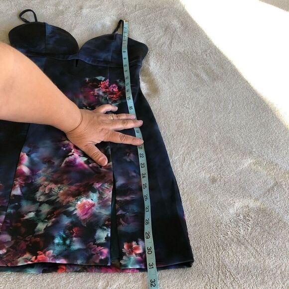 NWOT Bebe Amanda Print Deep V Scuba Mini Dress - Picture 10 of 16